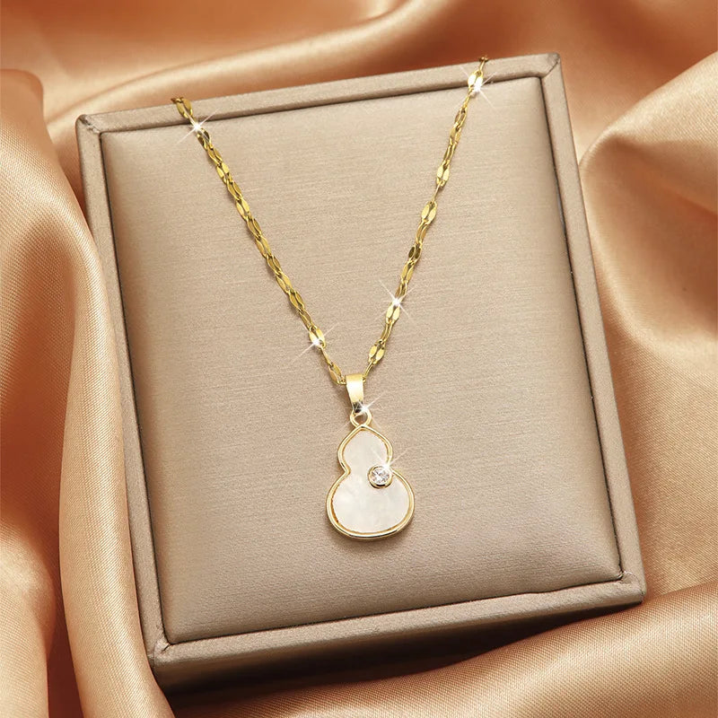 Trendy Jewelry Design 18k Gold Plated Necklace Stainless Steel Heart Butterfly Leaf Zircon Pendant Necklace Set for Women