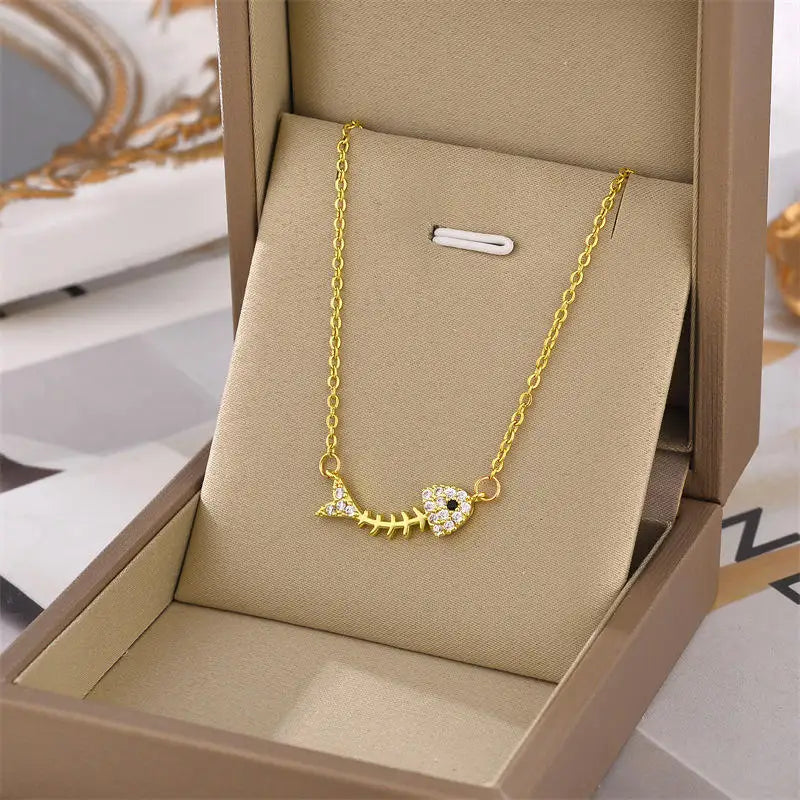 Hot Selling Waterproof 18k Gold Plated Stainless Steel Necklace Zircon Cross Heart Butterfly Letter Pendant Necklace for Women