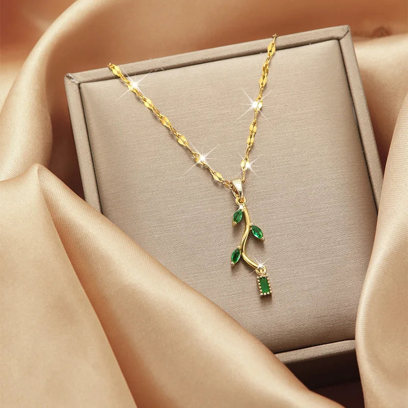 Trendy Jewelry Design 18k Gold Plated Necklace Stainless Steel Heart Butterfly Leaf Zircon Pendant Necklace Set for Women