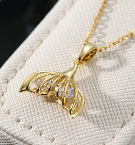 Trendy Jewelry Design 18k Gold Plated Necklace Stainless Steel Heart Butterfly Leaf Zircon Pendant Necklace Set for Women