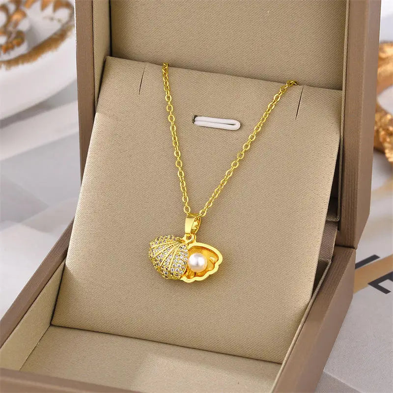 Hot Selling Waterproof 18k Gold Plated Stainless Steel Necklace Zircon Cross Heart Butterfly Letter Pendant Necklace for Women