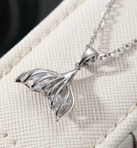 Trendy Jewelry Design 18k Gold Plated Necklace Stainless Steel Heart Butterfly Leaf Zircon Pendant Necklace Set for Women