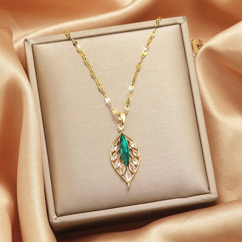 Trendy Jewelry Design 18k Gold Plated Necklace Stainless Steel Heart Butterfly Leaf Zircon Pendant Necklace Set for Women