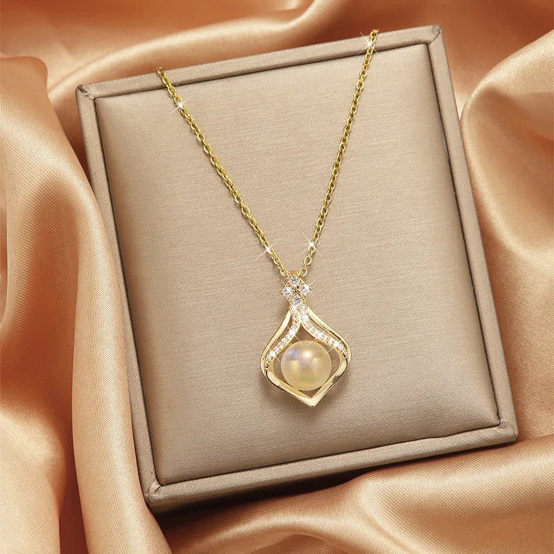 Trendy Jewelry Design 18k Gold Plated Necklace Stainless Steel Heart Butterfly Leaf Zircon Pendant Necklace Set for Women