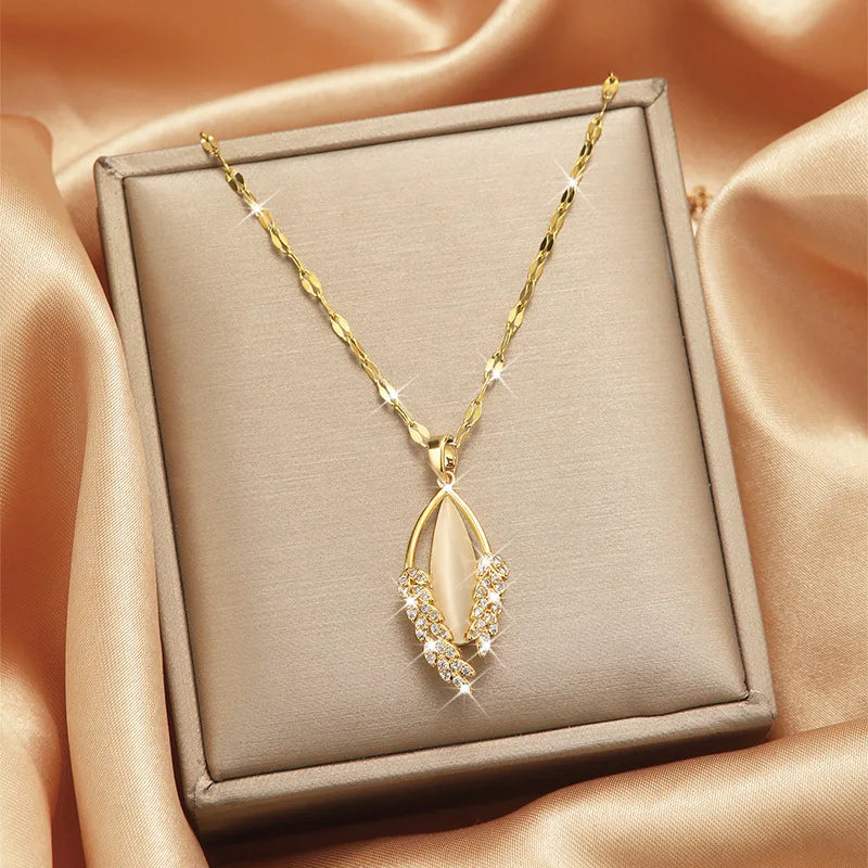 Trendy Jewelry Design 18k Gold Plated Necklace Stainless Steel Heart Butterfly Leaf Zircon Pendant Necklace Set for Women