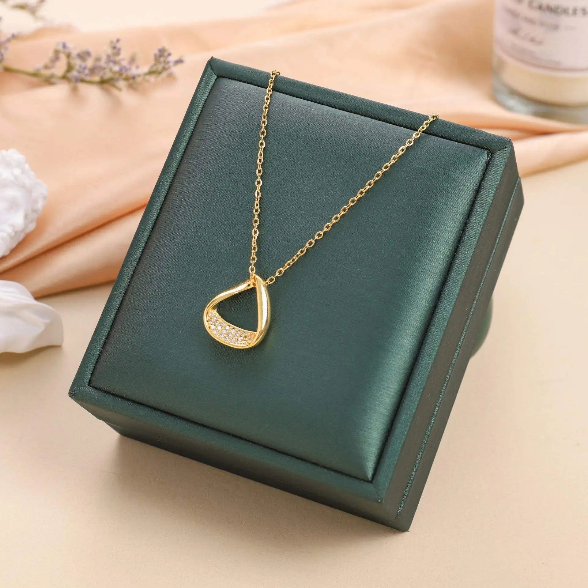 Hot Selling Waterproof 18k Gold Plated Stainless Steel Necklace Zircon Cross Heart Butterfly Letter Pendant Necklace for Women