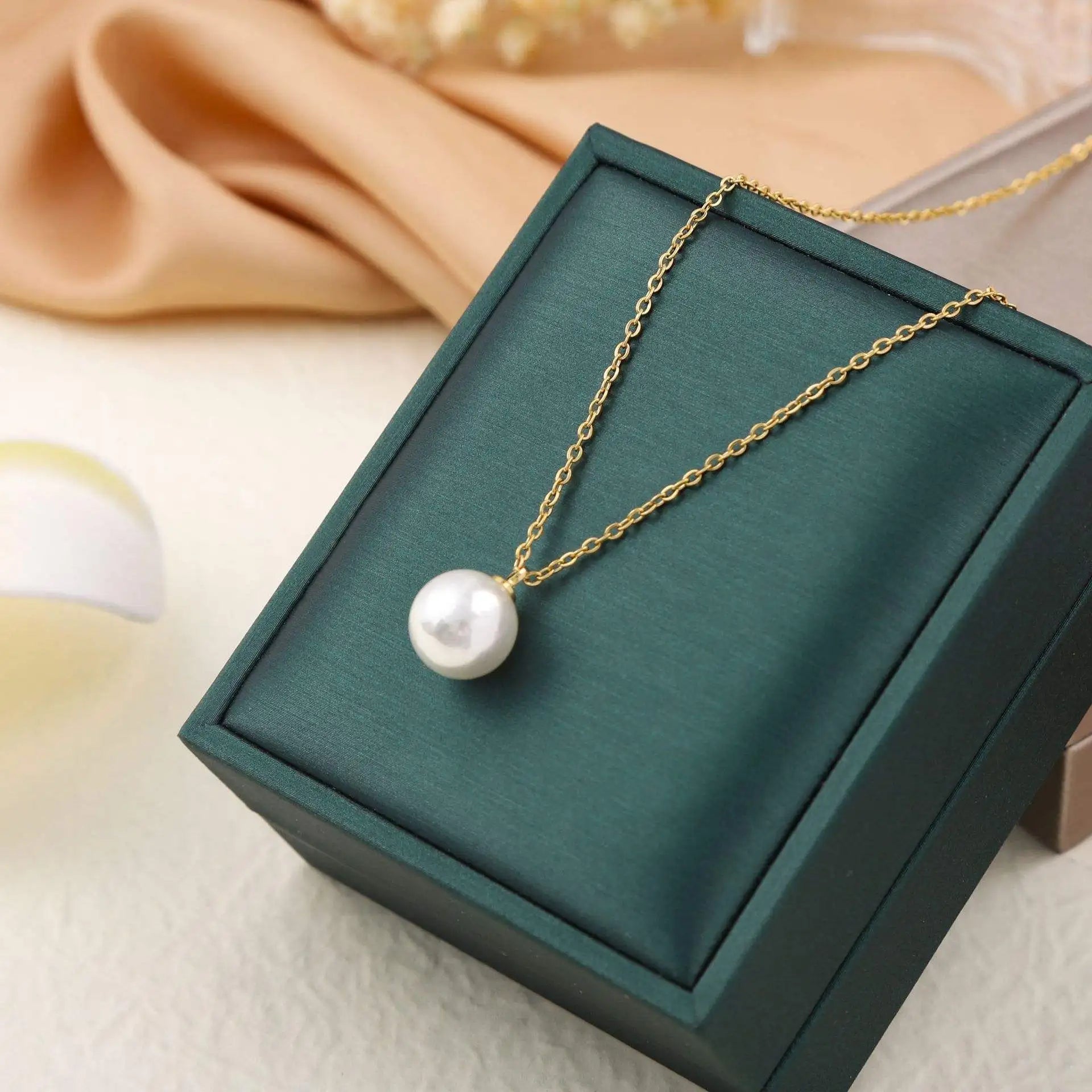 Hot Selling Waterproof 18k Gold Plated Stainless Steel Necklace Zircon Cross Heart Butterfly Letter Pendant Necklace for Women