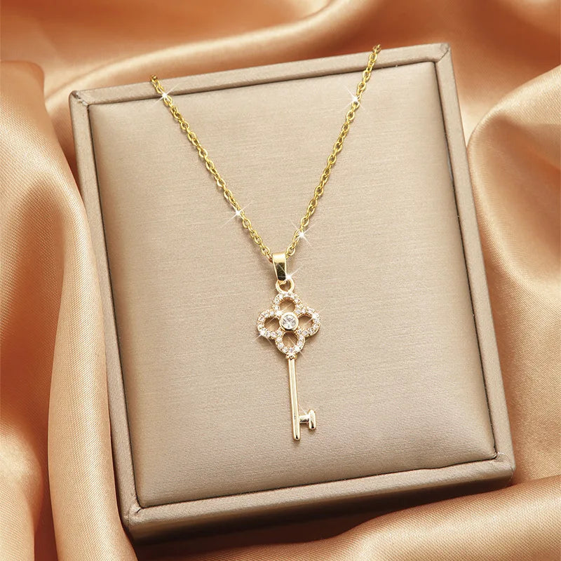 Trendy Jewelry Design 18k Gold Plated Necklace Stainless Steel Heart Butterfly Leaf Zircon Pendant Necklace Set for Women